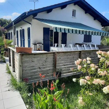 Maison/piscine 5mn De Bayonne 12 De Biarritz Holiday home *
